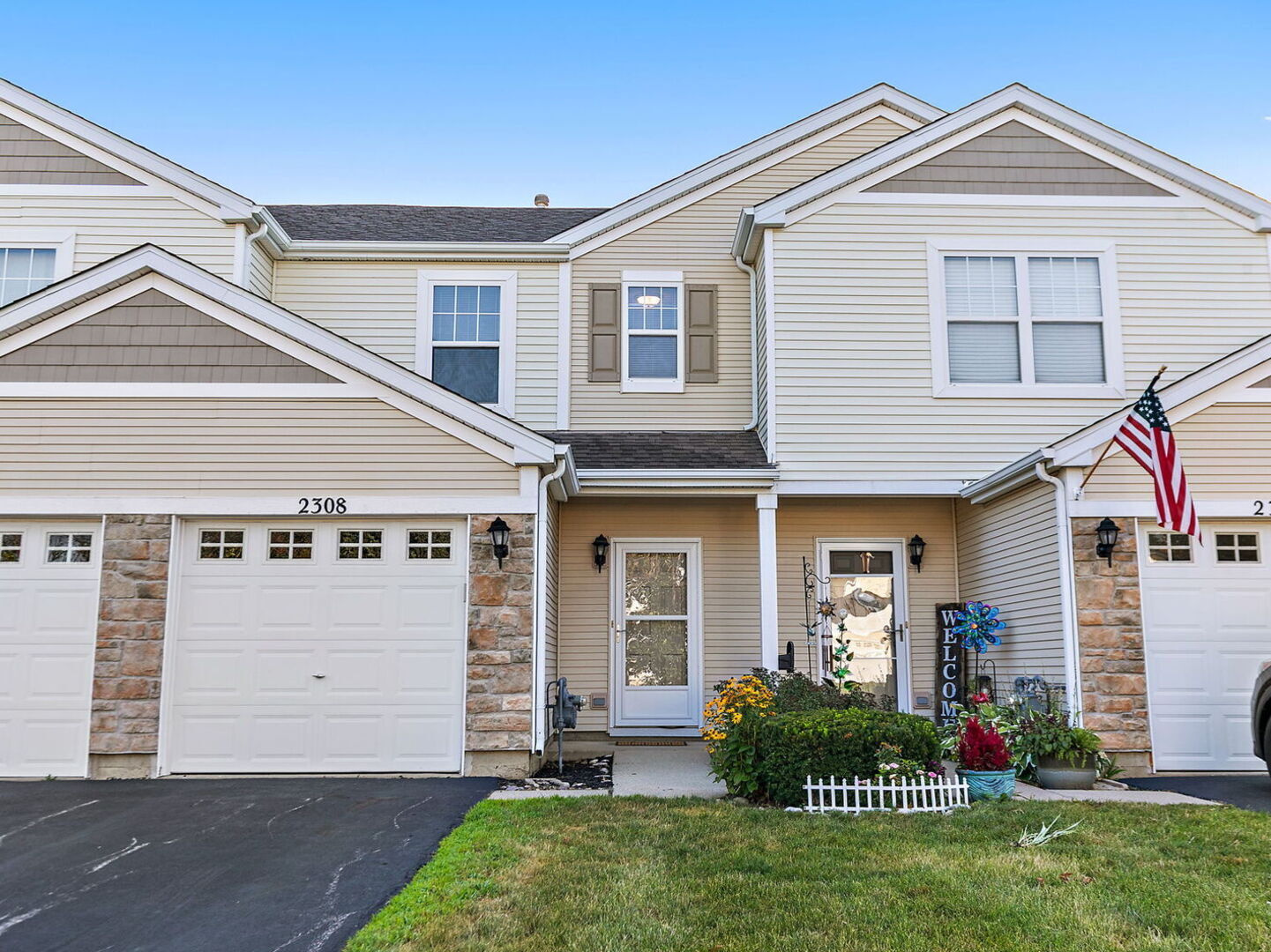 2308 Flagstone Lane Unit 4, Carpentersville IL 60110