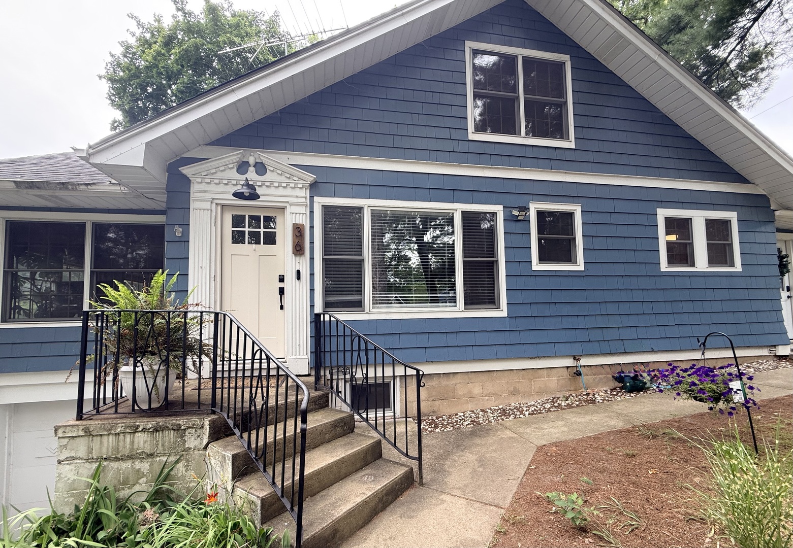 36 Medinah Avenue, Fox Lake IL 60020