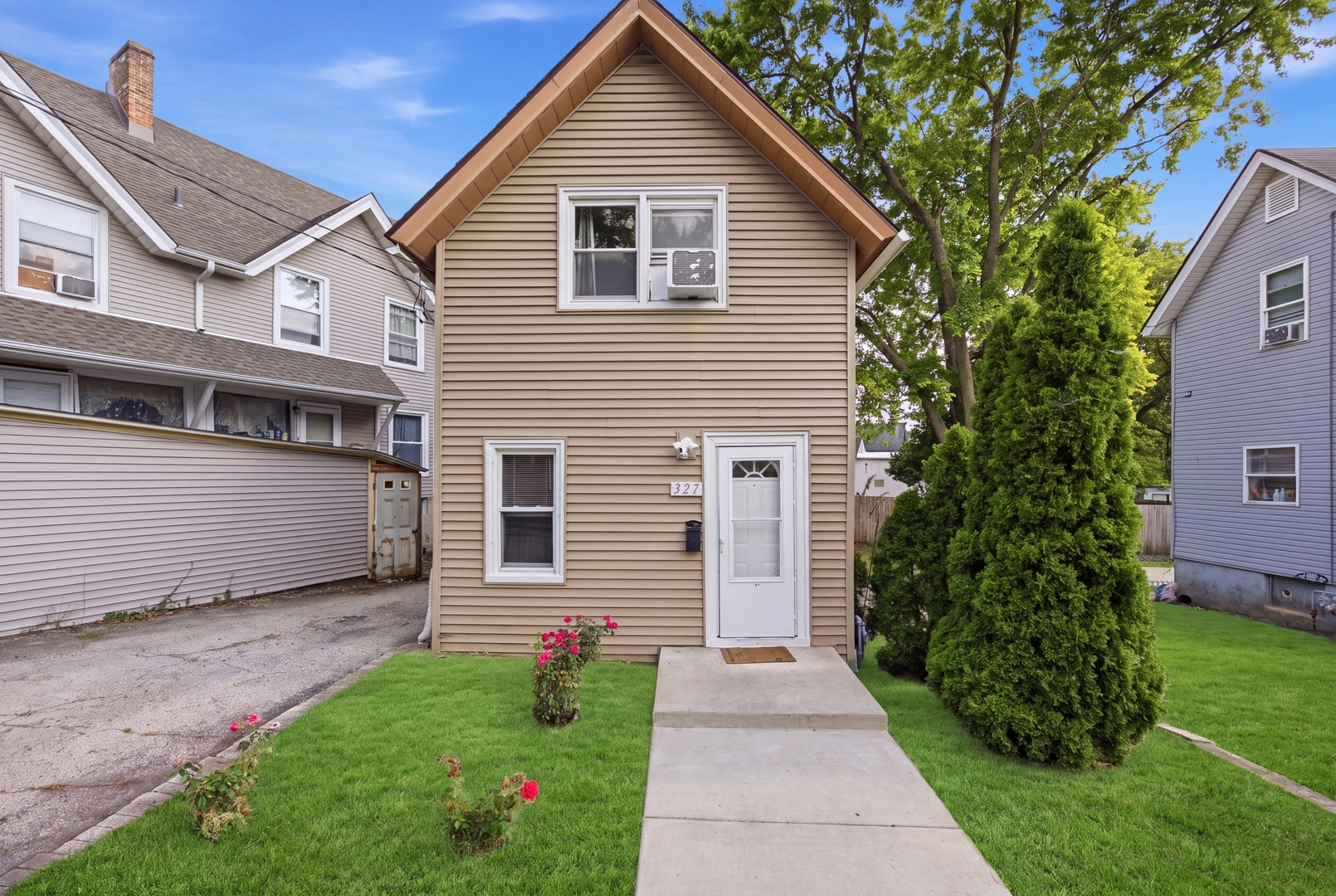 327 Ann Street, Elgin IL 60120
