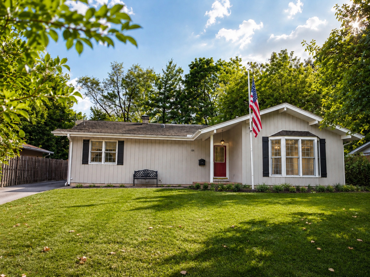 136 E Kimball Avenue, Woodstock IL 60098