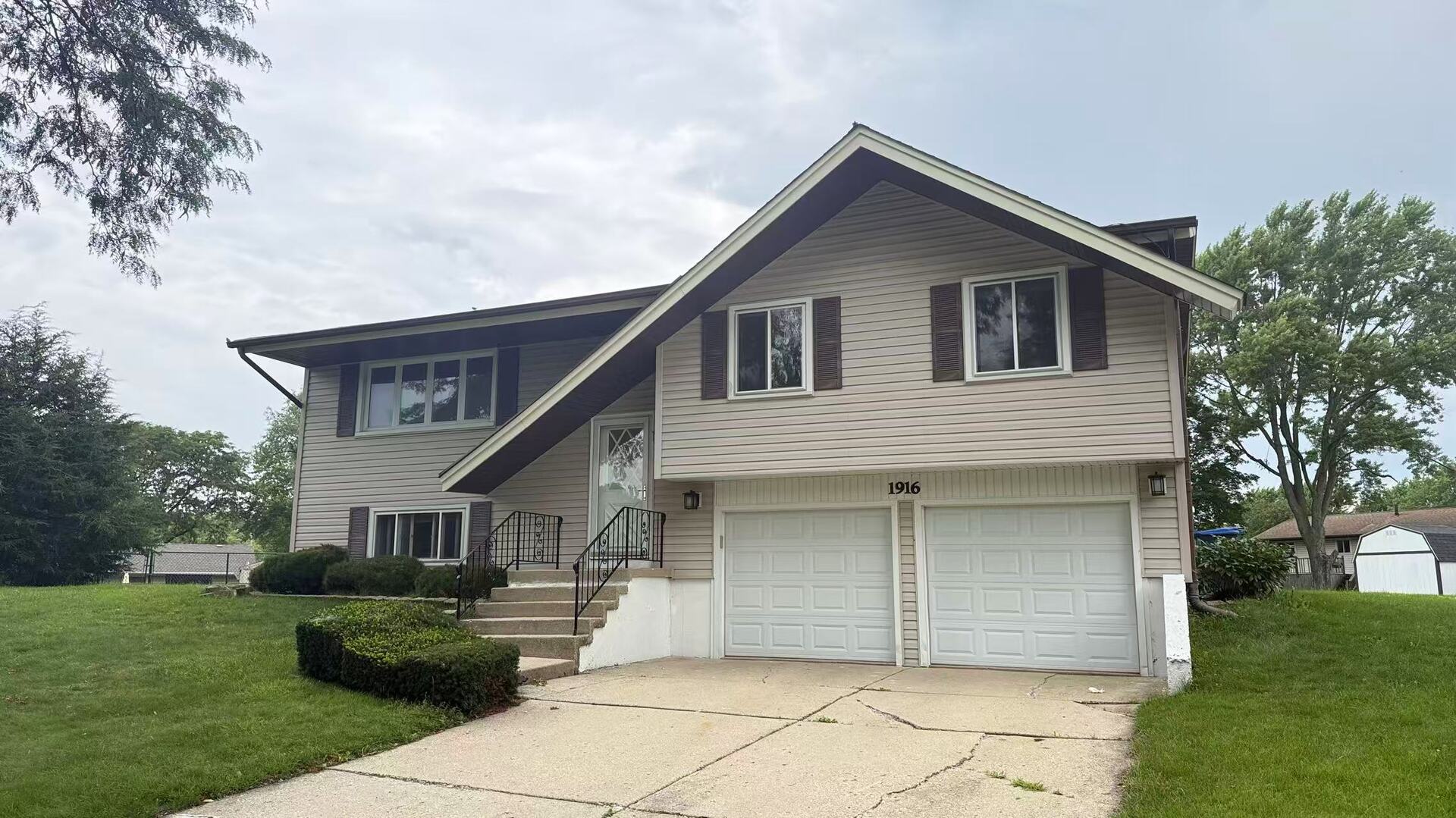 1916 Capital Court, Schaumburg IL 60193