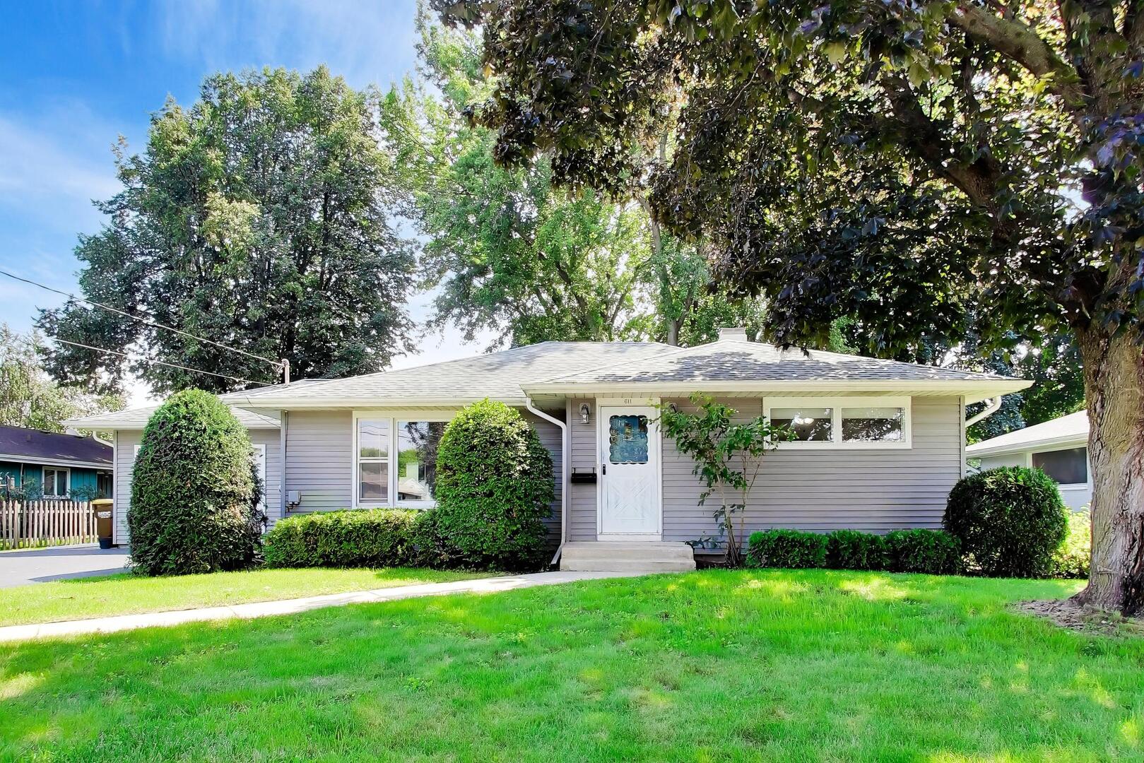 611 W Kimball Avenue, Woodstock IL 60098