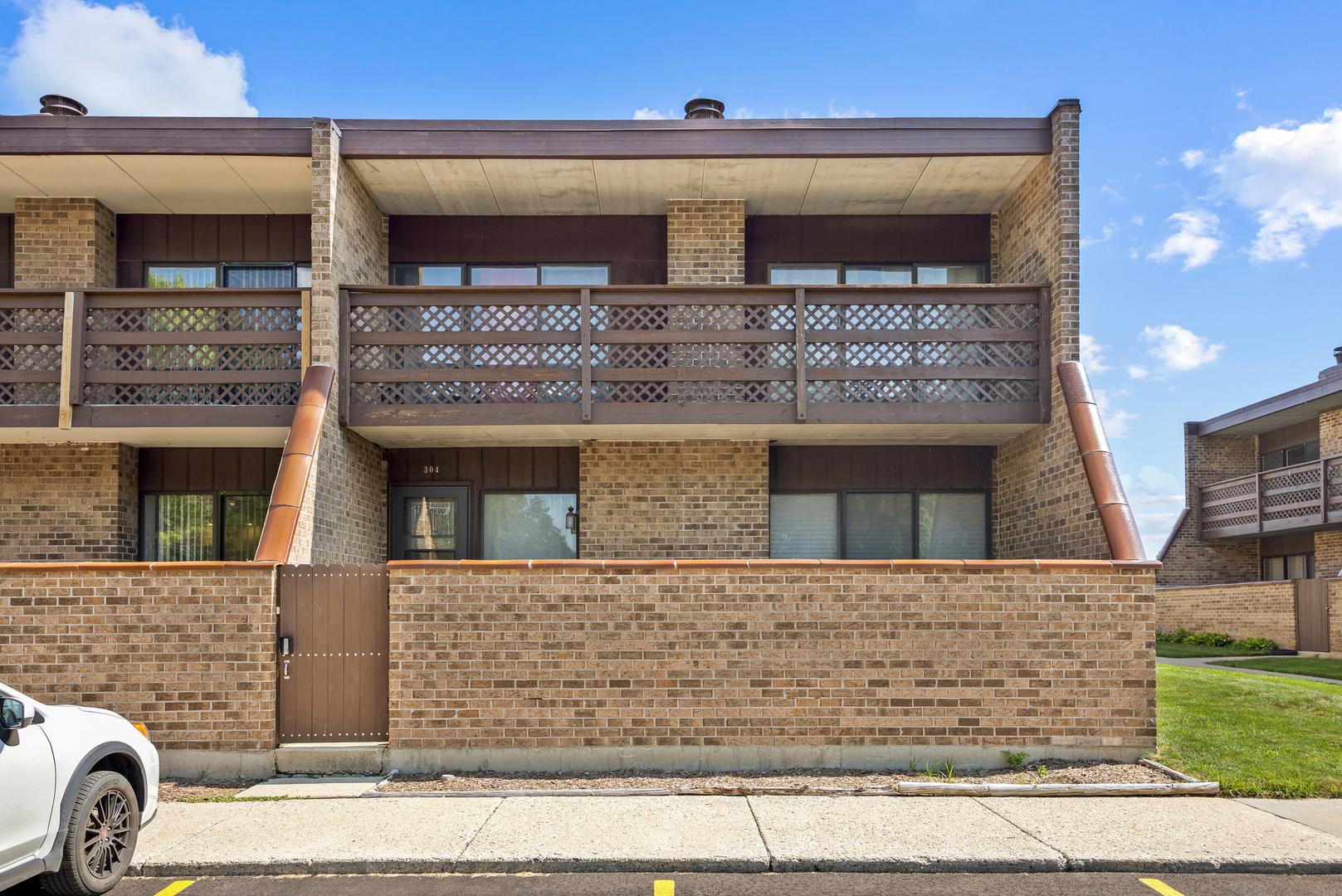 304 Kenneth Circle, Elgin IL 60120
