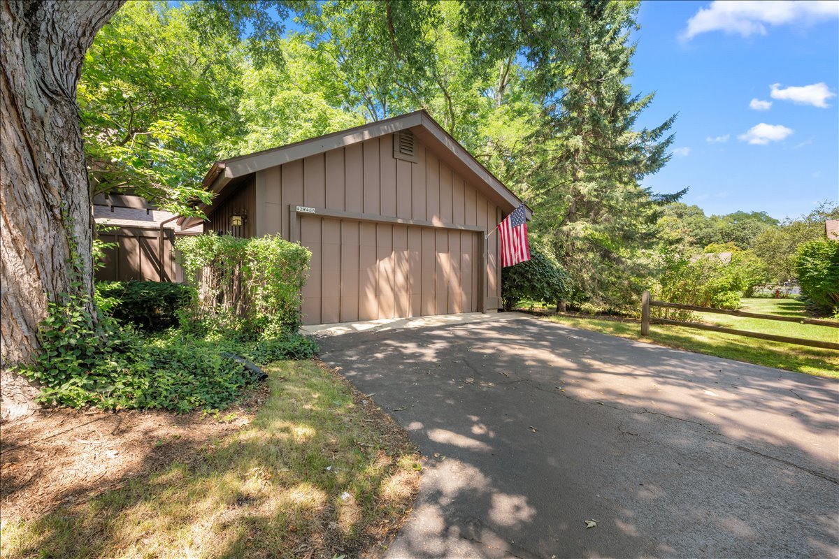 42W466 Red Bud Court, St. Charles IL 60175