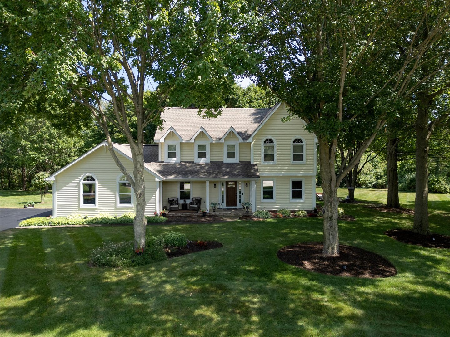 39W811 Hoeweed Lane, St. Charles IL 60175