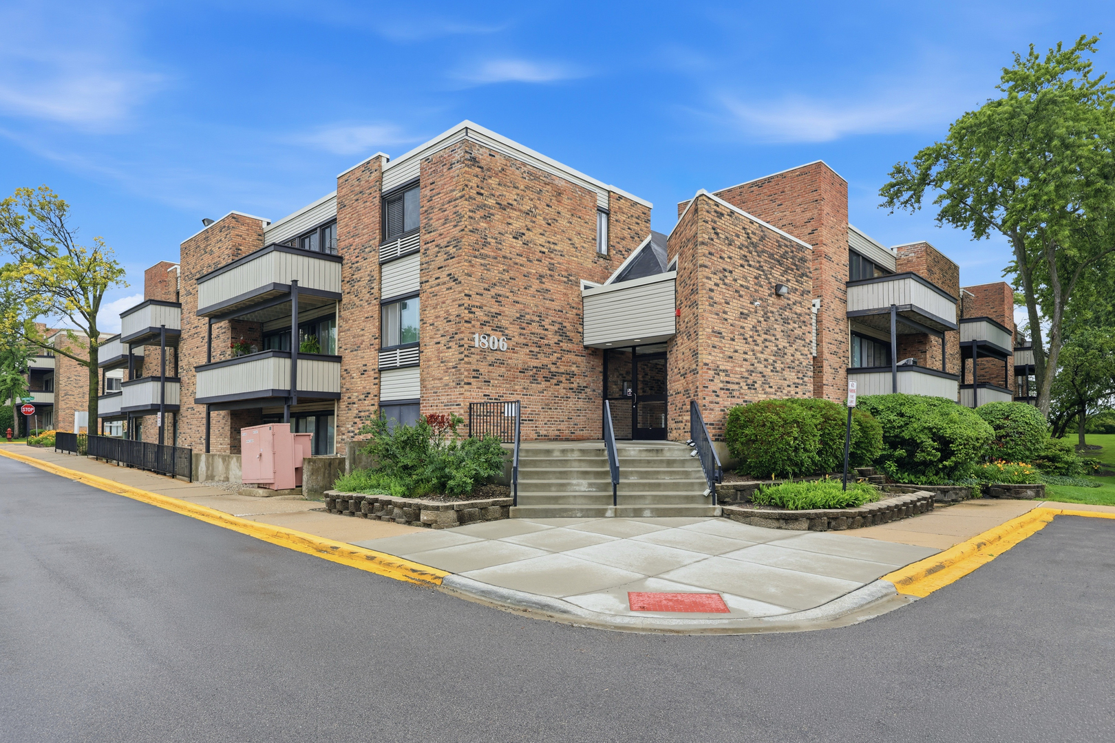 1806 Hemlock Place Unit 102, Schaumburg IL 60173