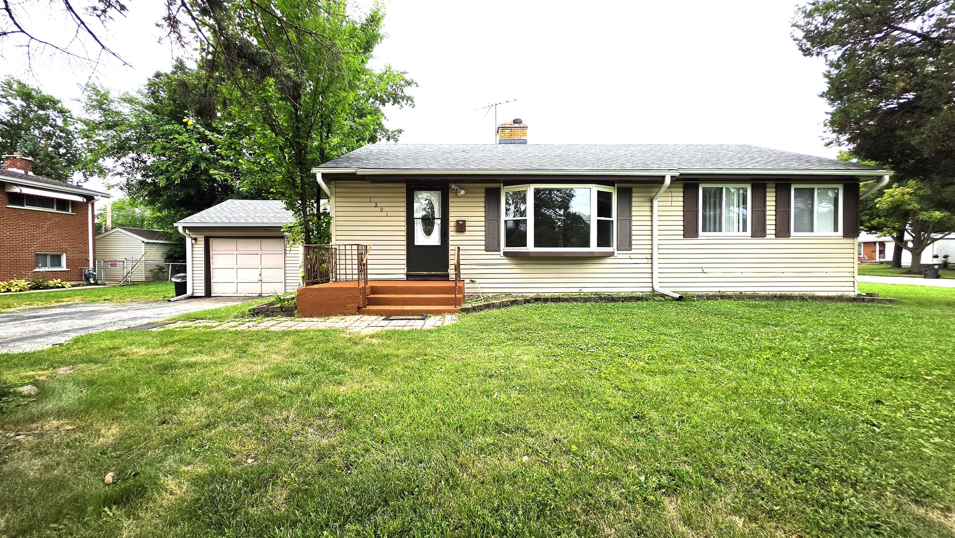 1201 E Euclid Avenue, Arlington Heights IL 60004