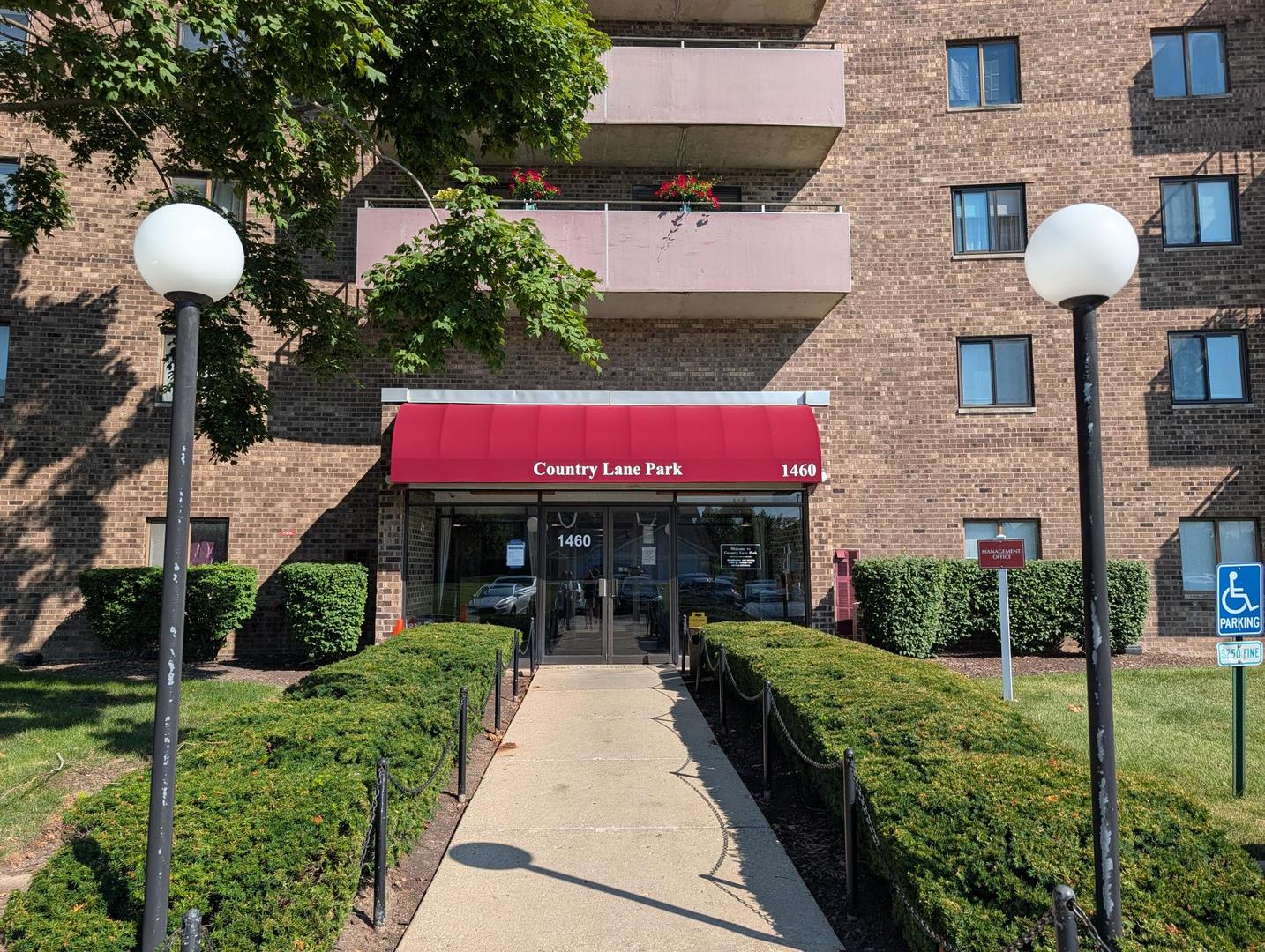 1460 FAIRLANE Drive Unit 202, Schaumburg IL 60193