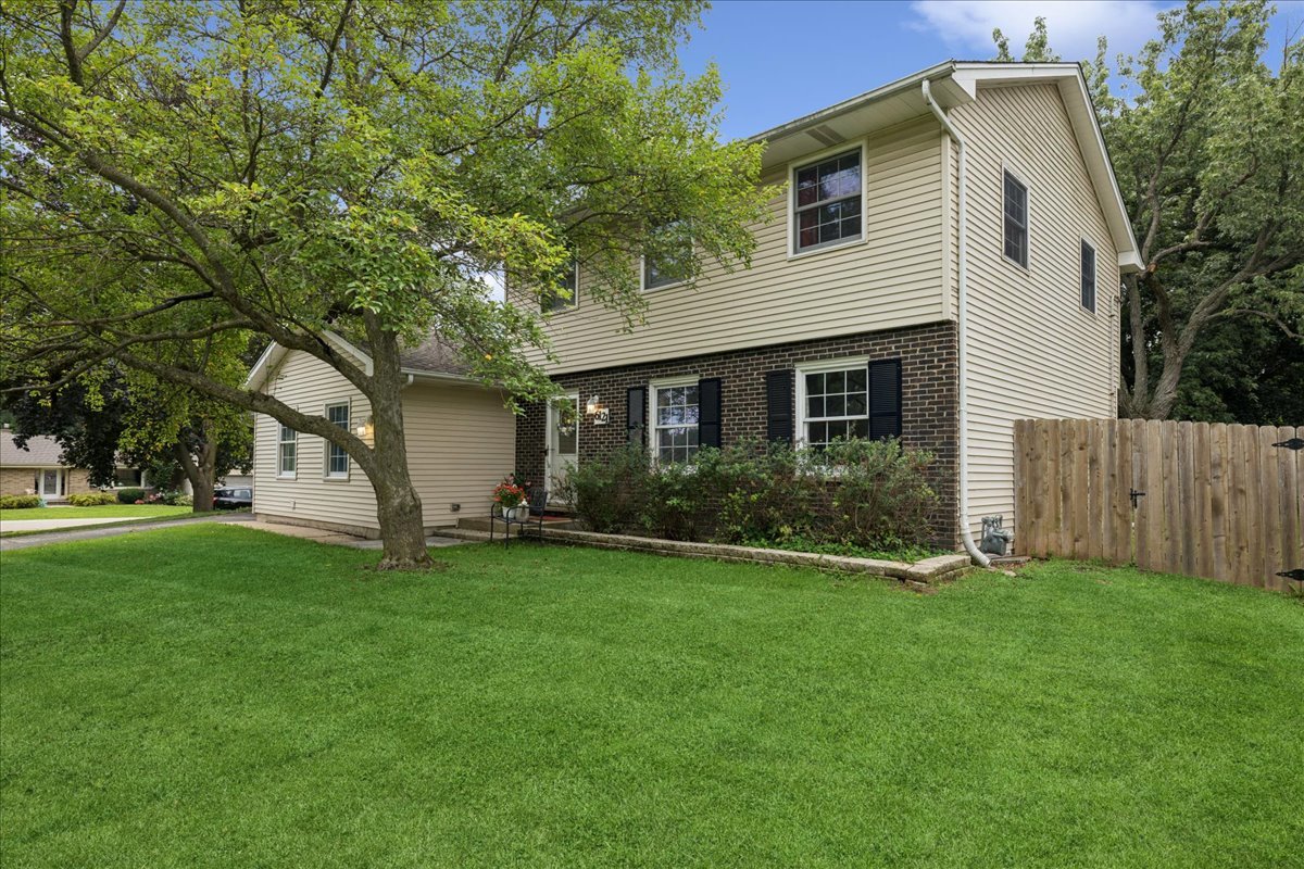 6121 Sands Road, Crystal Lake IL 60014