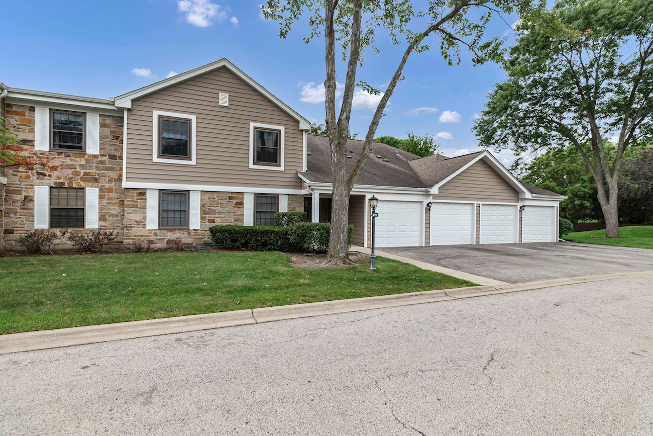 275 Kings Mill Court Unit C2, Schaumburg IL 60193