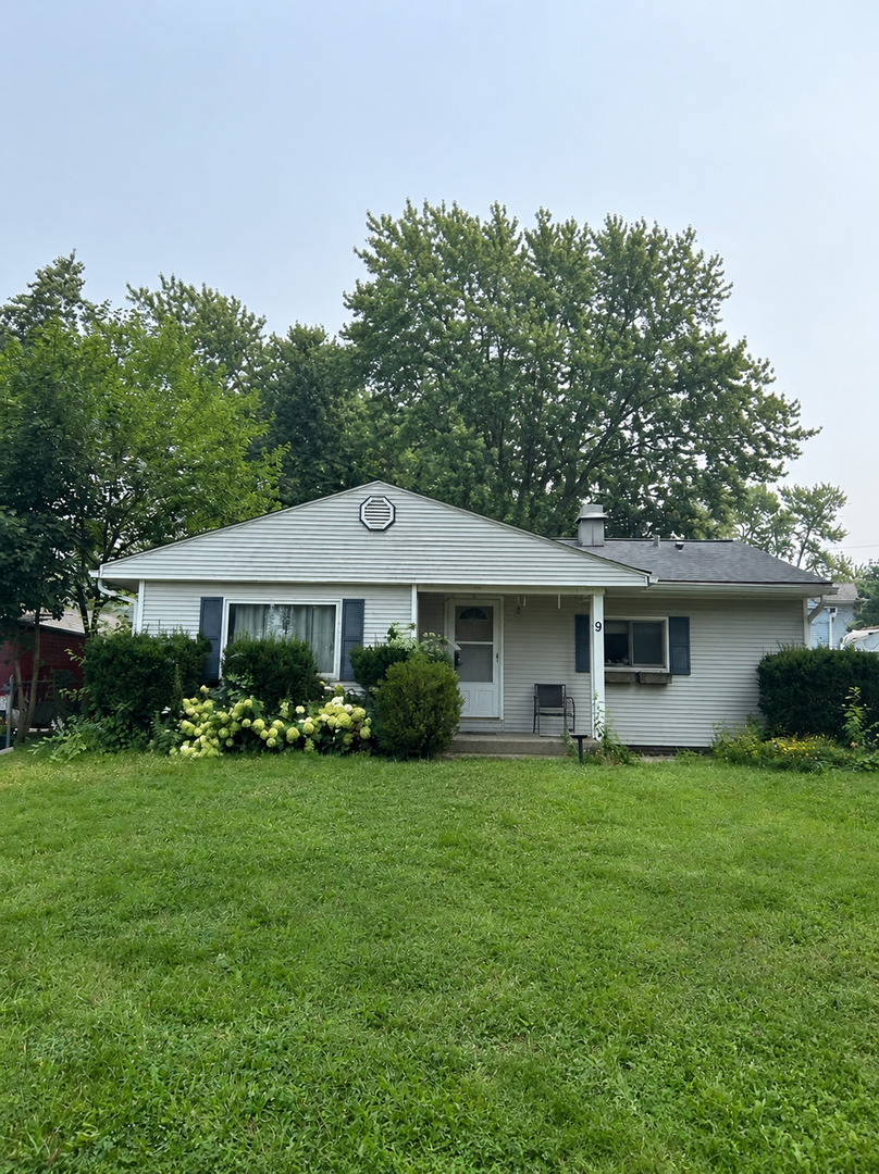 9 Hickory Drive, Carpentersville IL 60110
