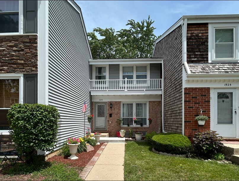 1929 Whitingham Lane, Hoffman Estates IL 60169