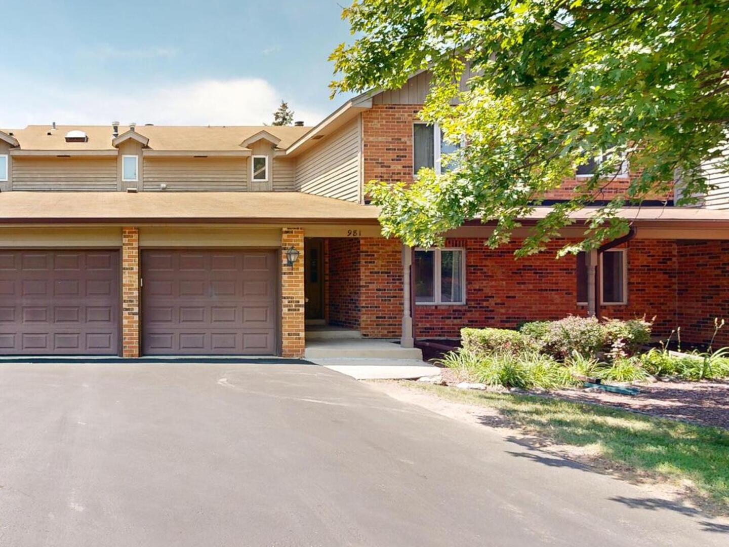 981 West Court Unit A, Naperville IL 60563