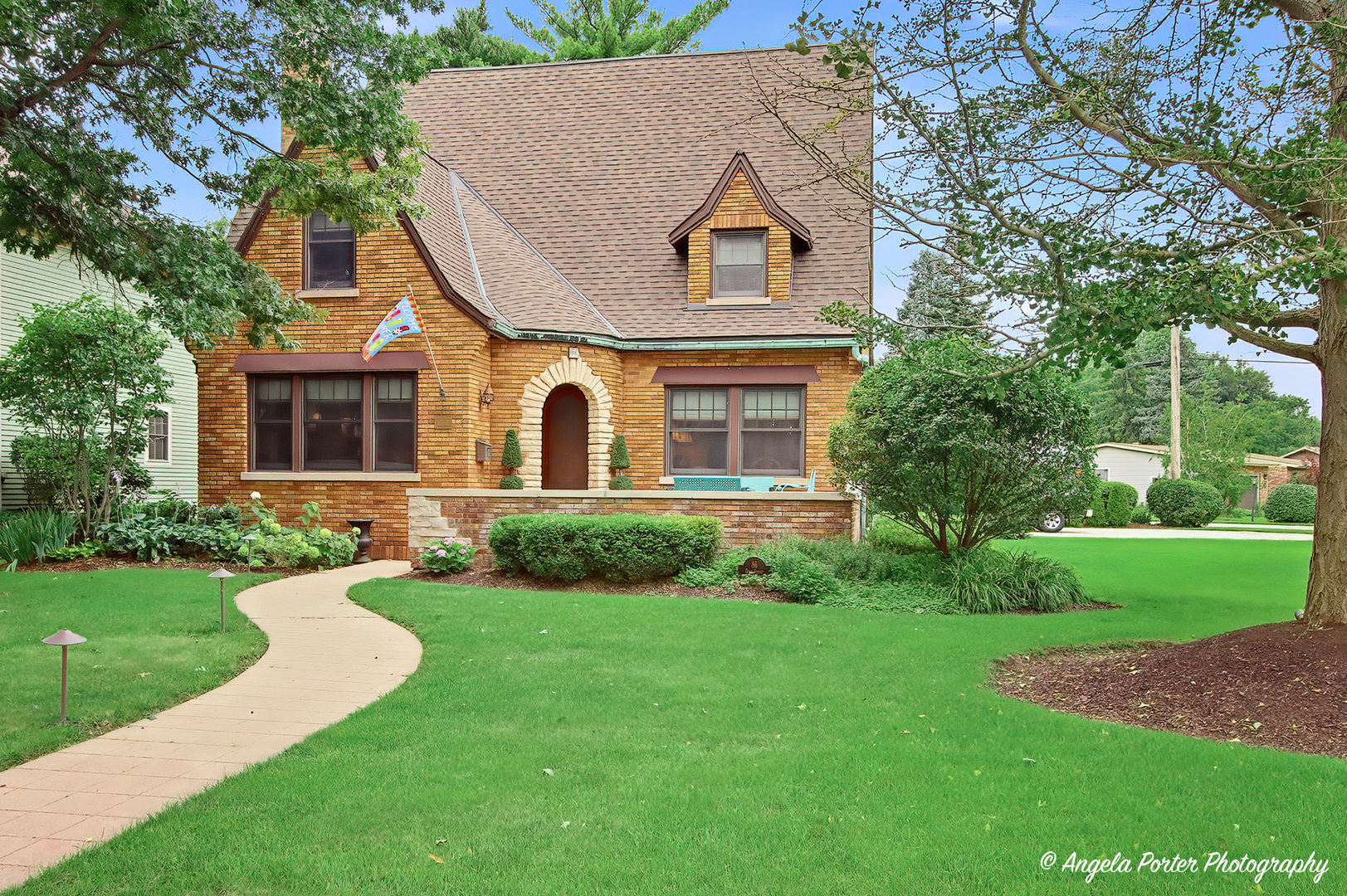 86 Dole Avenue, Crystal Lake IL 60014
