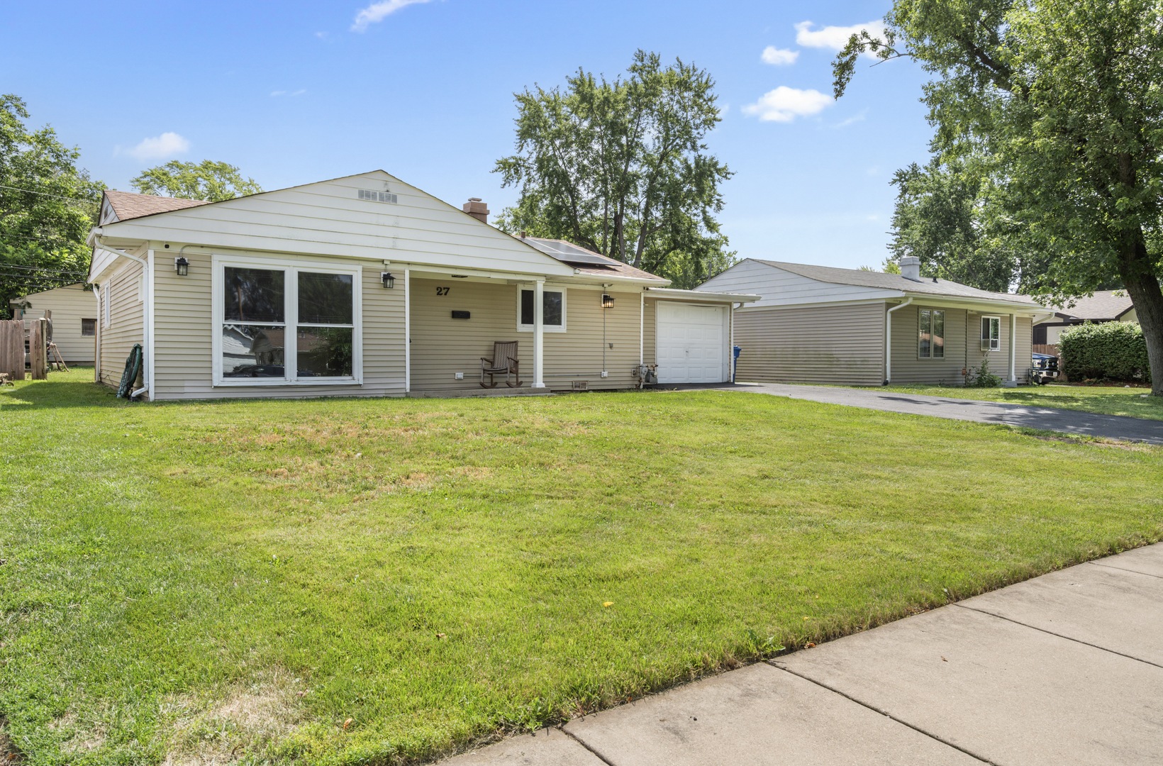 27 Cardinal Lane, Carpentersville IL 60110