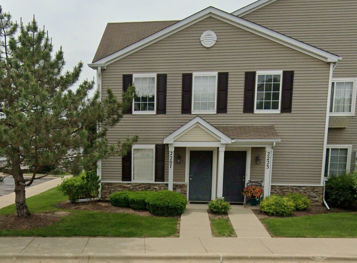 2207 Silverstone Drive Unit 2207, Carpentersville IL 60110