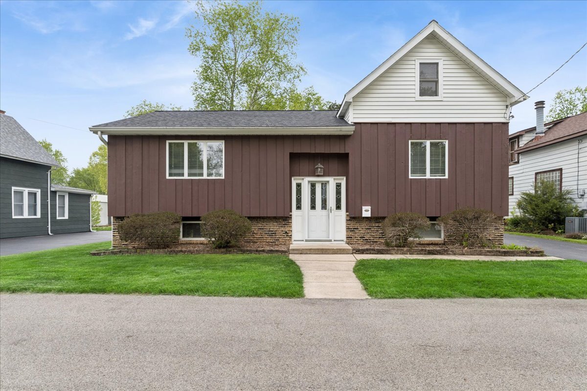 1631 Park Street, Mchenry IL 60050