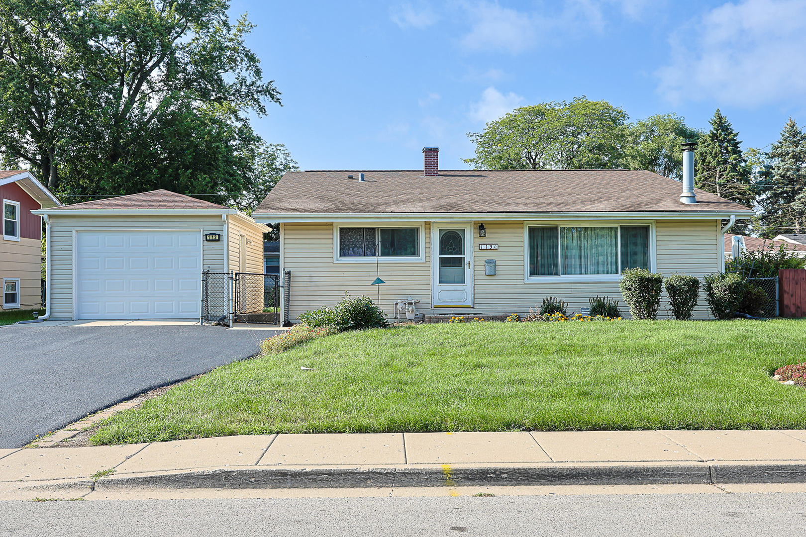 113 SIESTA Road, Carpentersville IL 60110