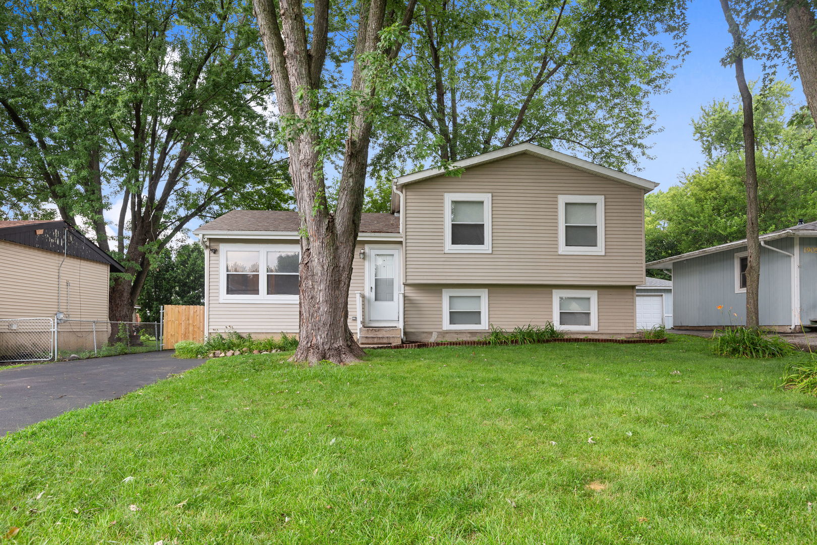 1903 Highview Avenue, Mchenry IL 60050