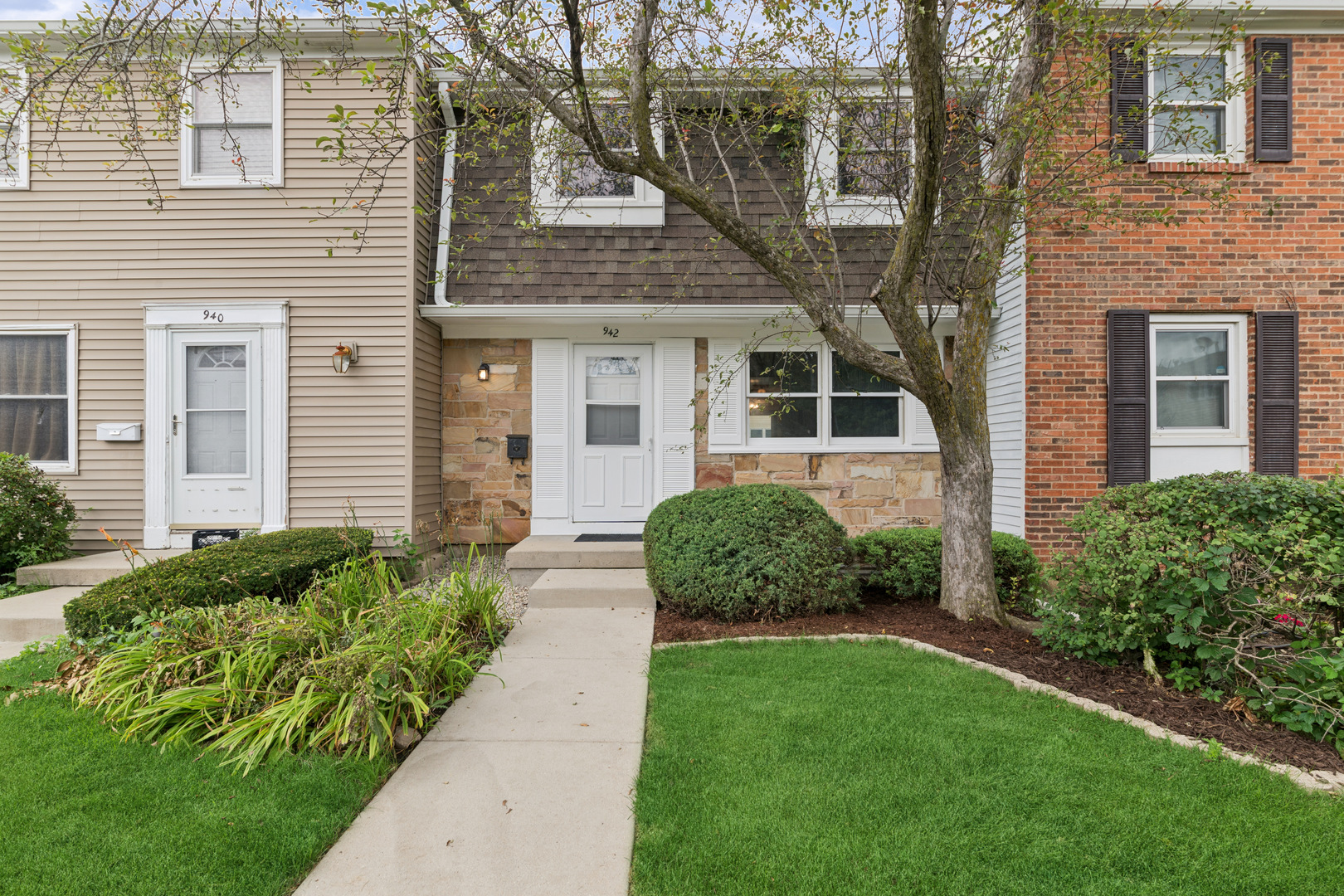 942 Cardiff Court, Schaumburg IL 60194