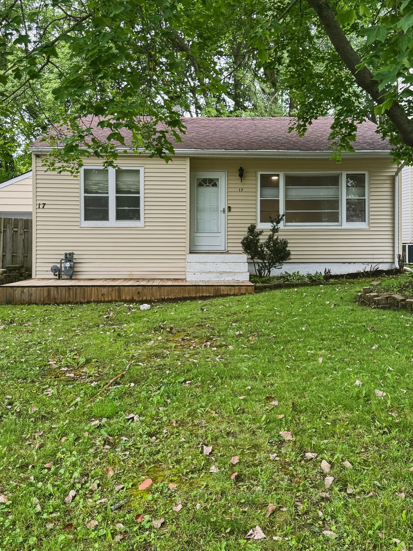 17 Indian Trail, Lake In The Hills IL 60156