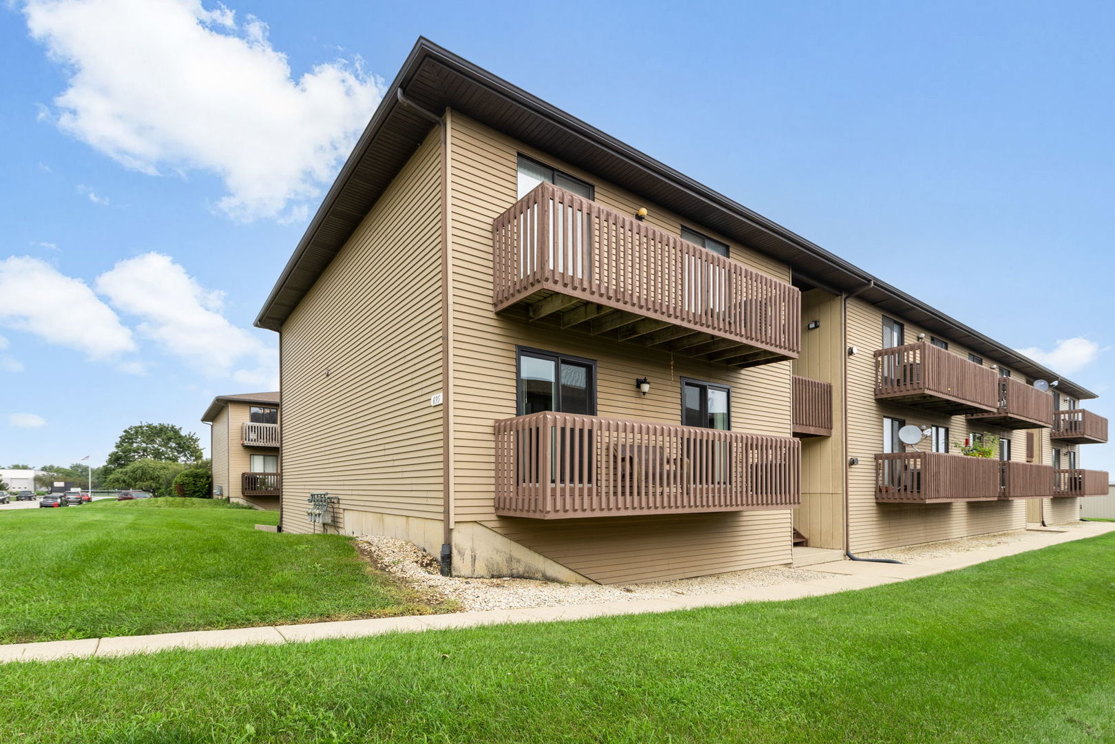 695 Dean Drive Unit G, South Elgin IL 60177