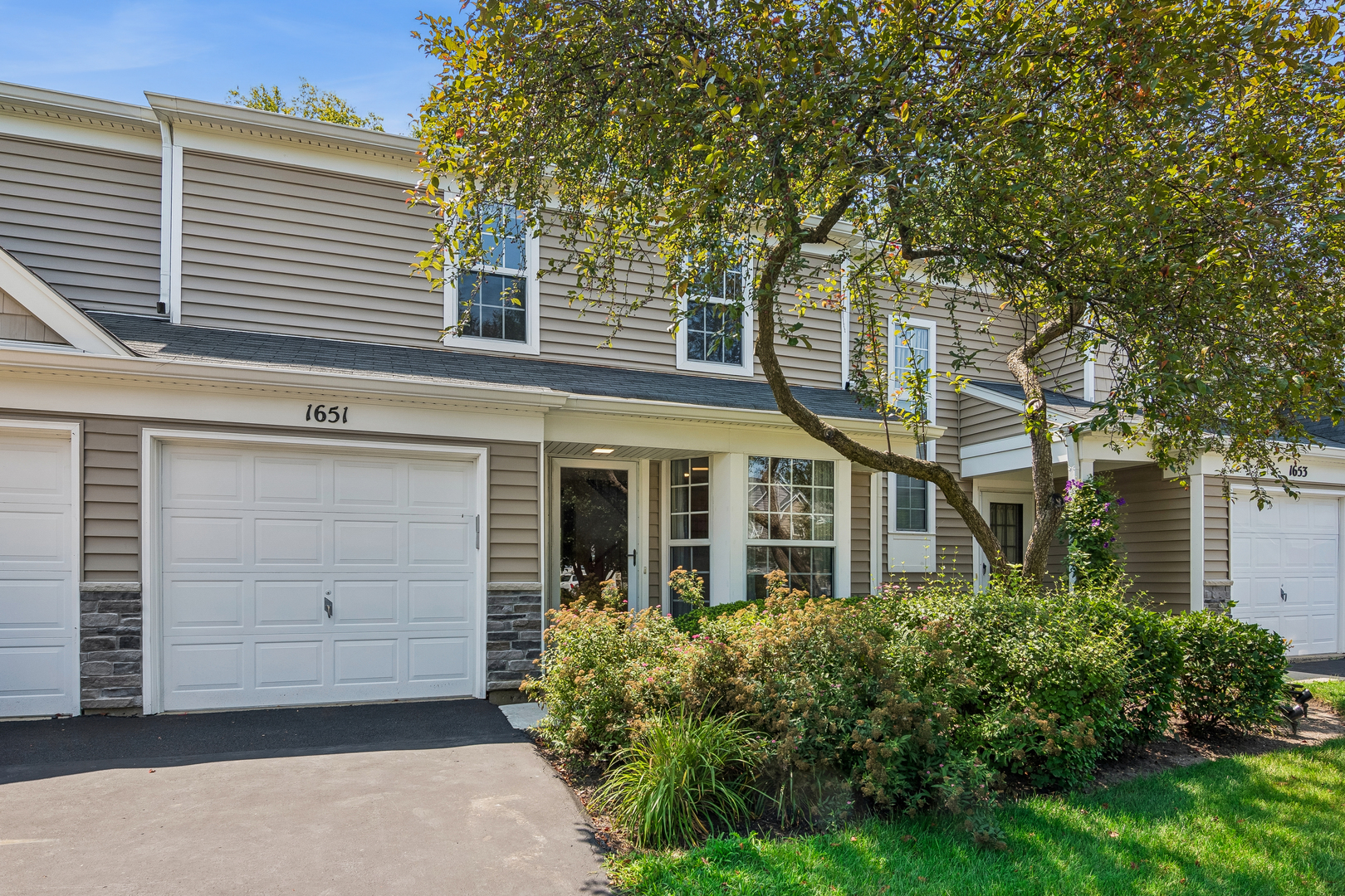 1651 College Green Drive, Elgin IL 60123
