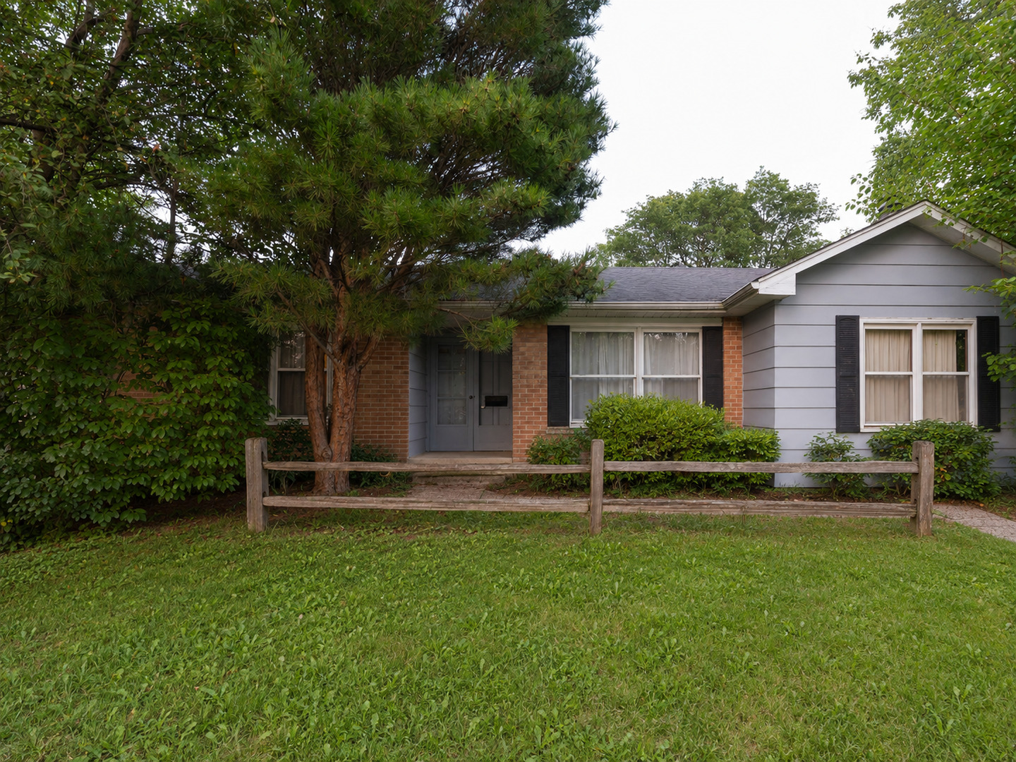 1545 N Kaspar Avenue, Arlington Heights IL 60004