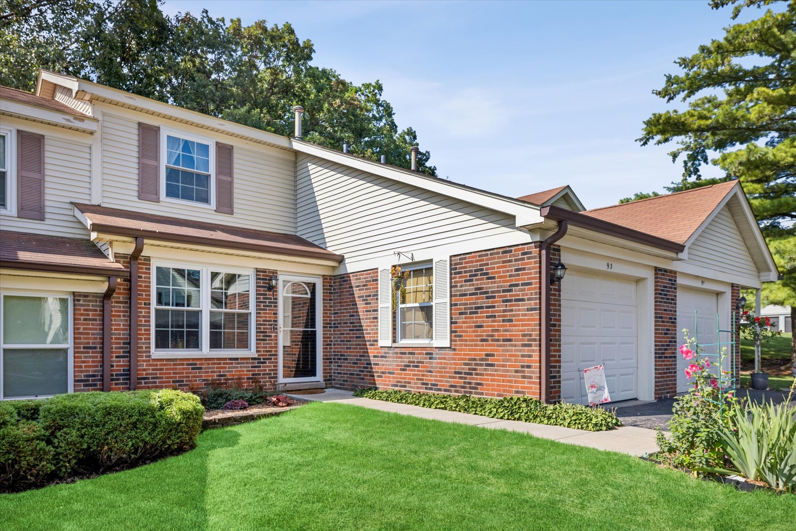 93 Pine Circle, Cary IL 60013