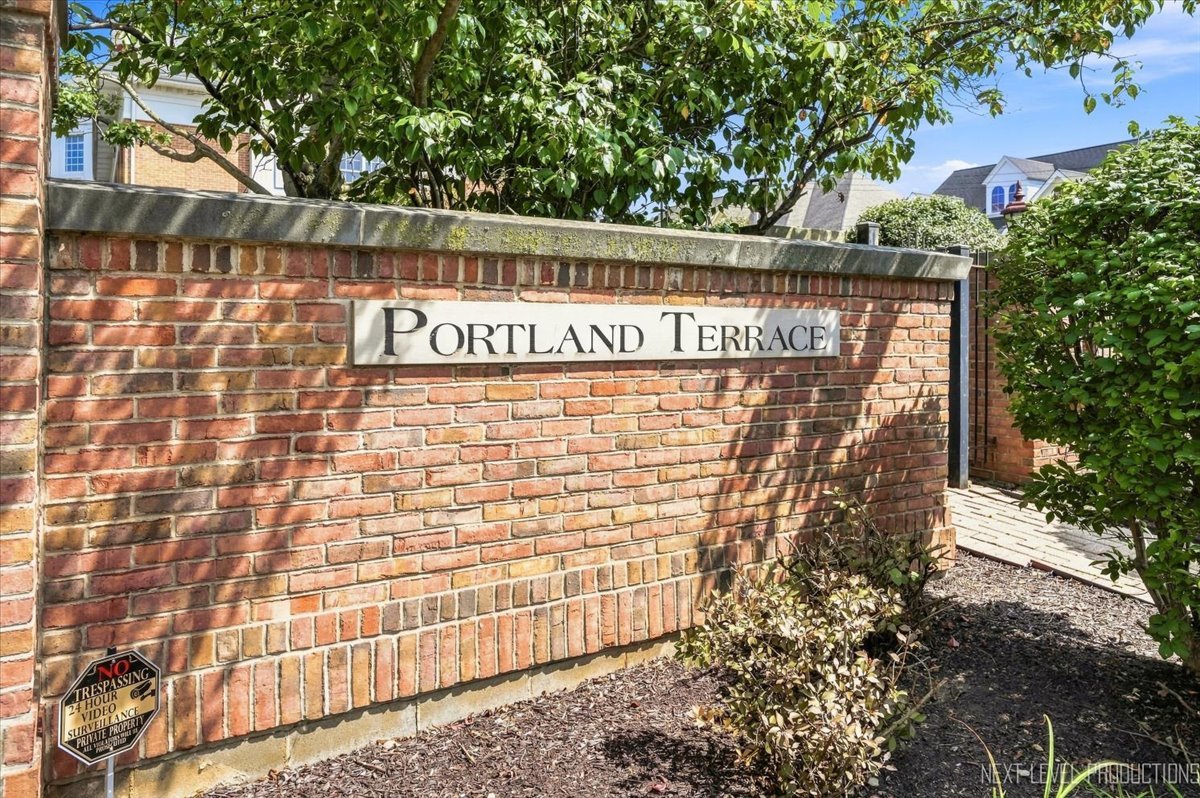 111 S 5th Avenue Unit E, St. Charles IL 60174