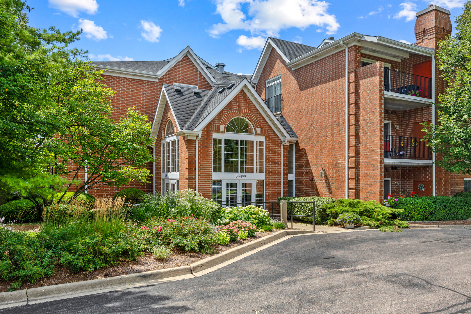 129 HUNT CLUB Drive Unit 129, St. Charles IL 60174