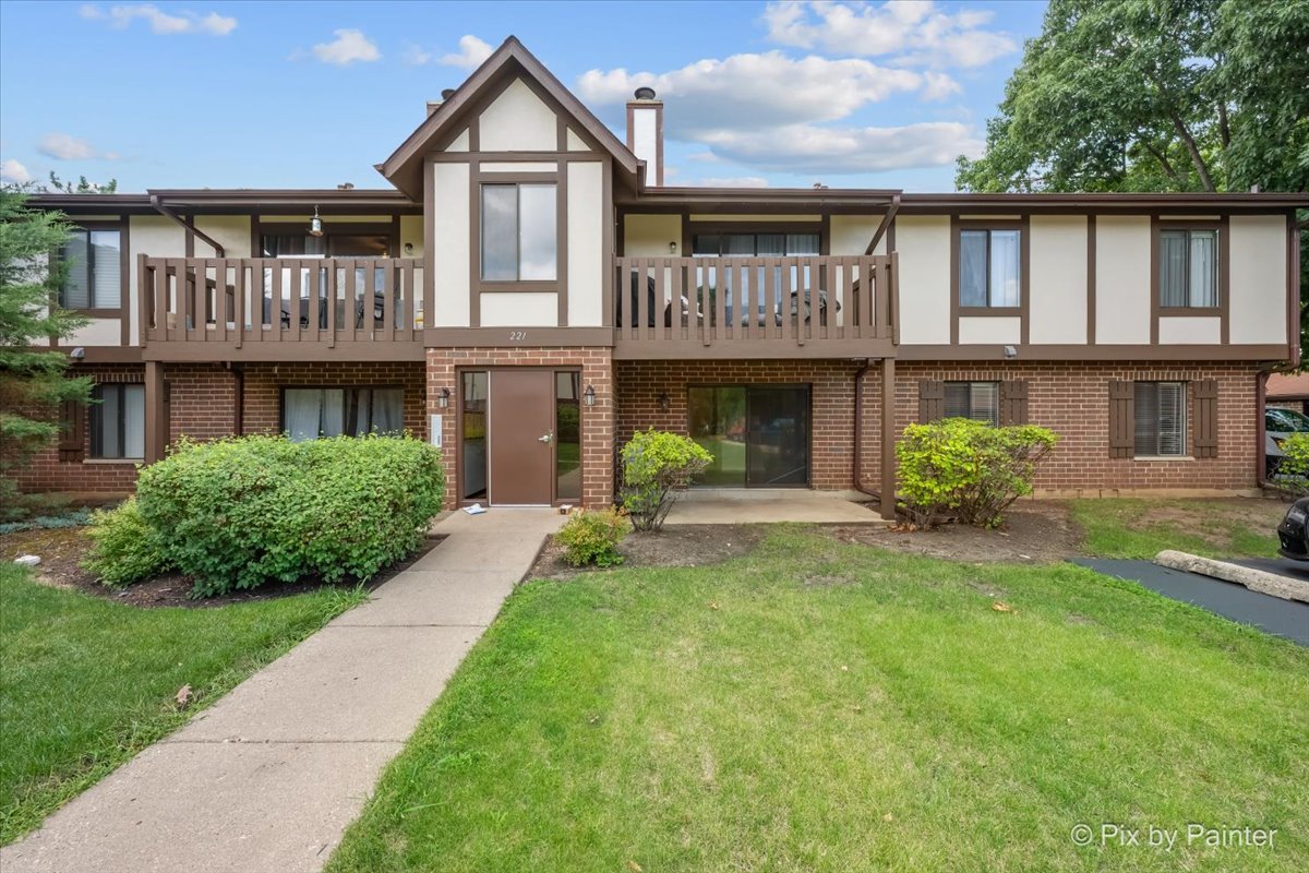 221 Uteg Street Unit C, Crystal Lake IL 60014
