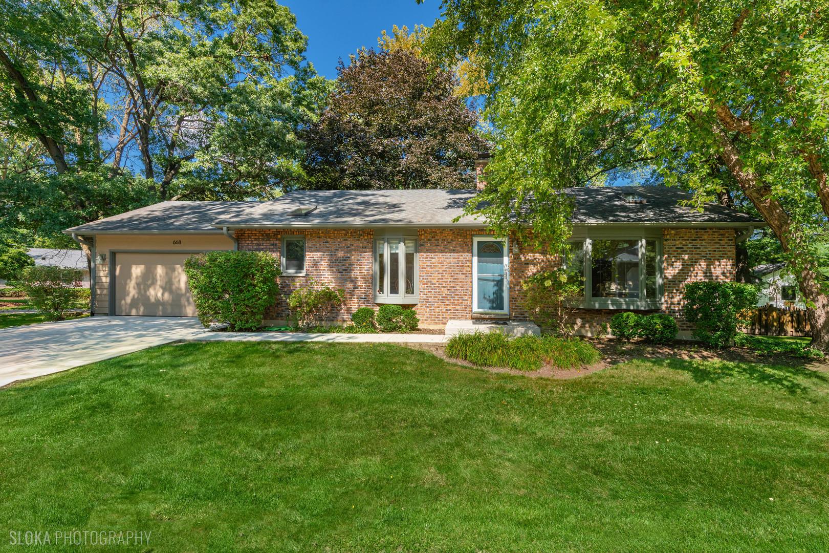 668 S Circle Avenue, Port Barrington IL 60010