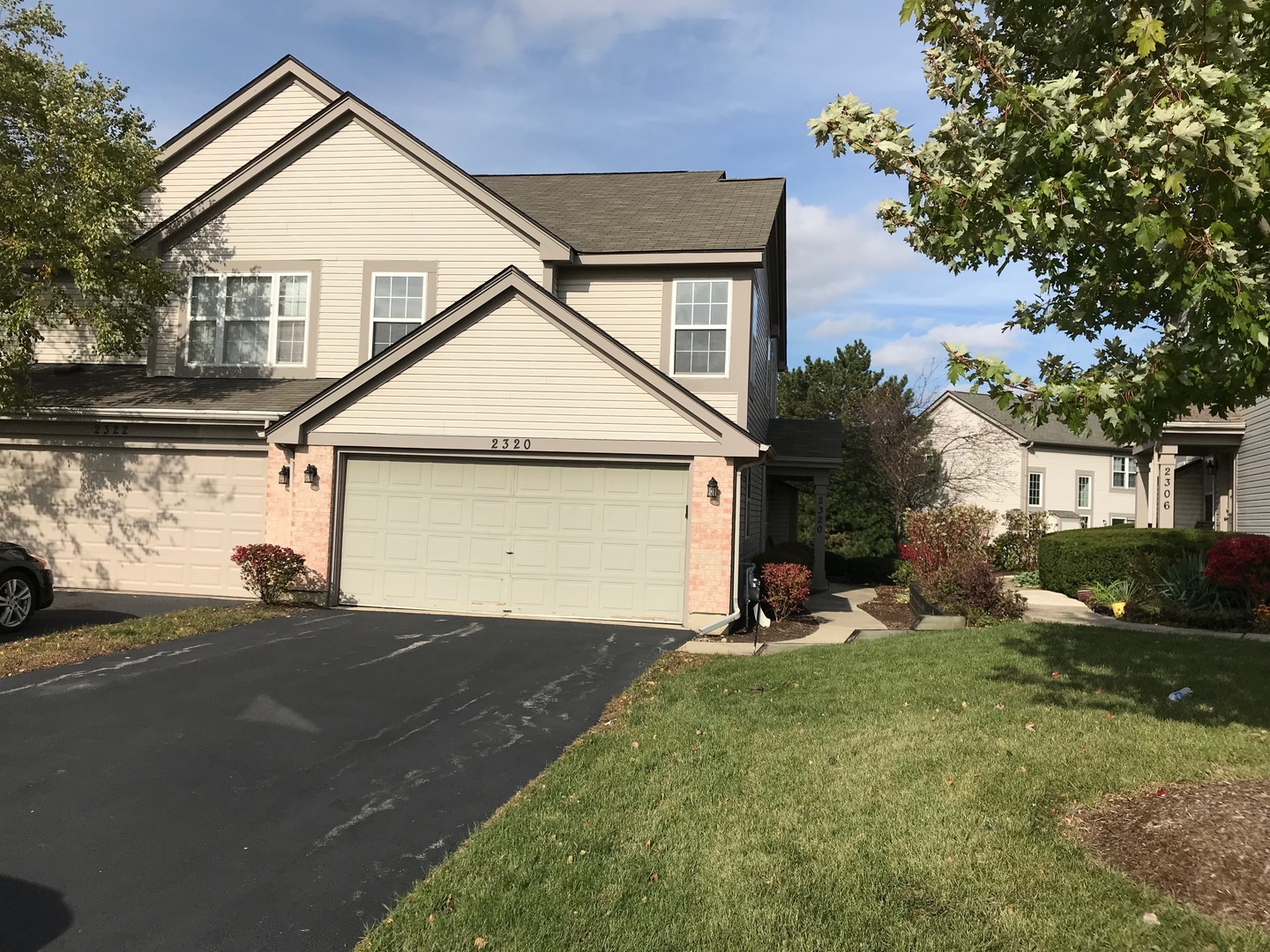 2320 College Green Drive, Elgin IL 60123