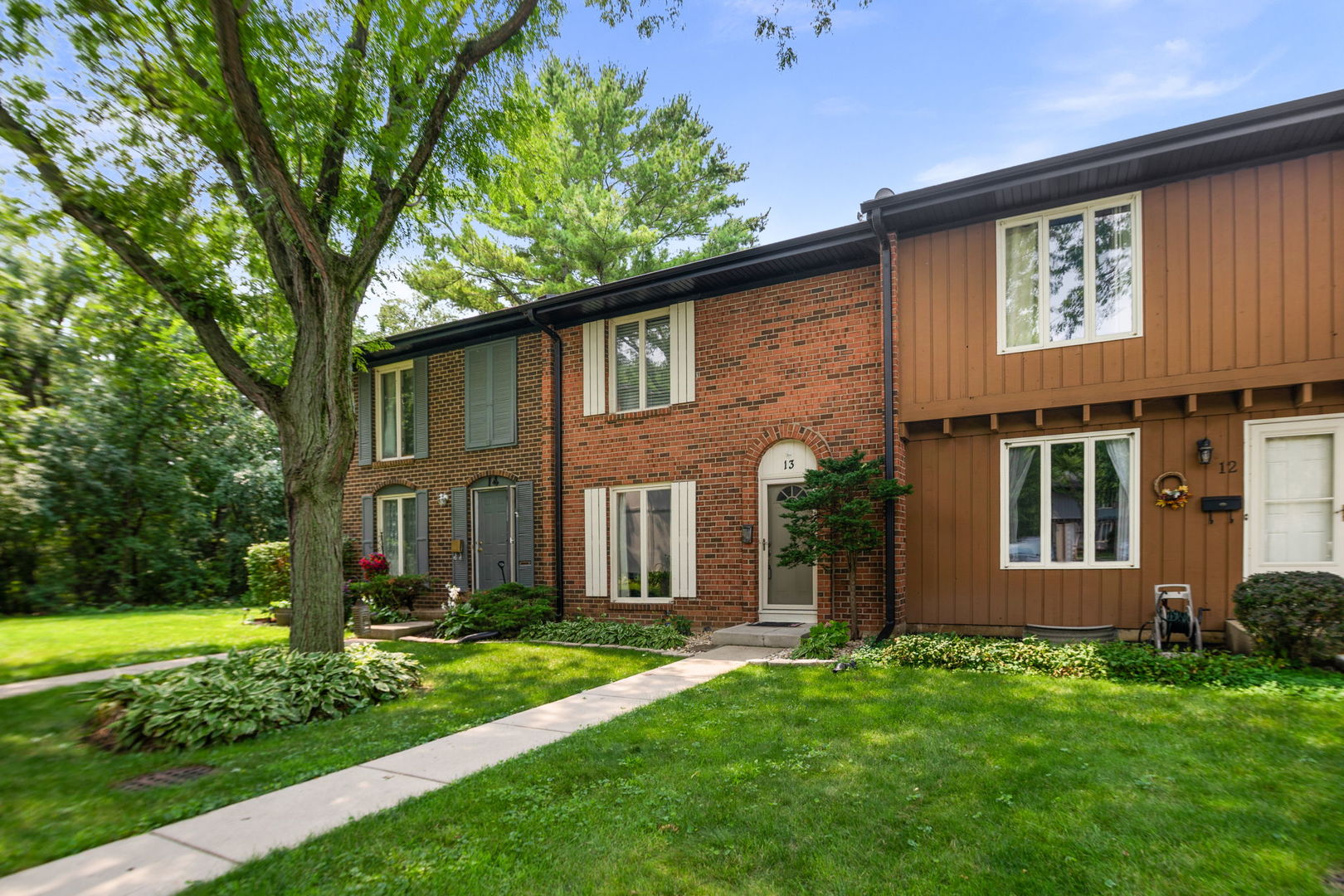 13 Dumbarton Oaks Place, Elgin IL 60123