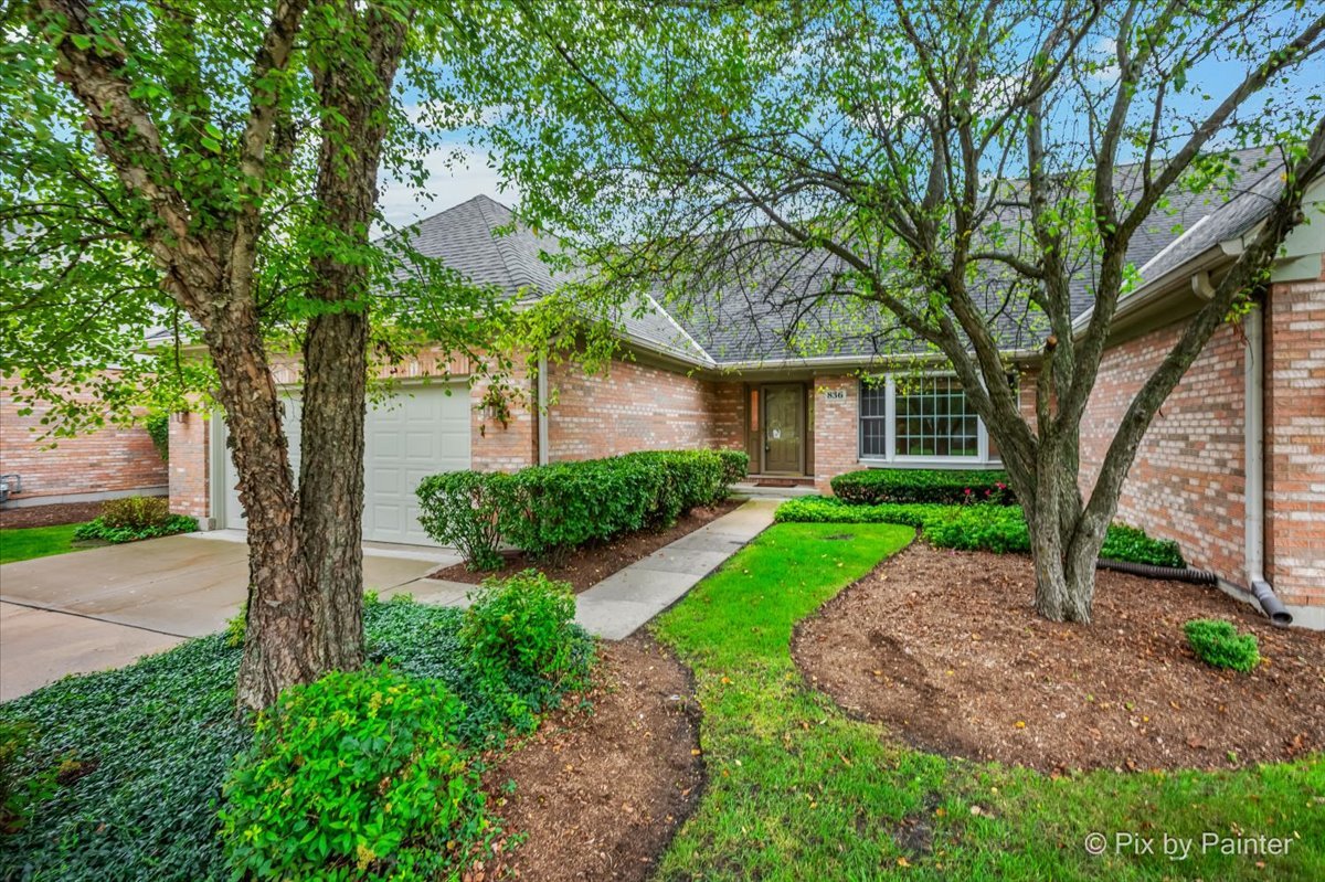 836 Wedgewood Drive, Crystal Lake IL 60014