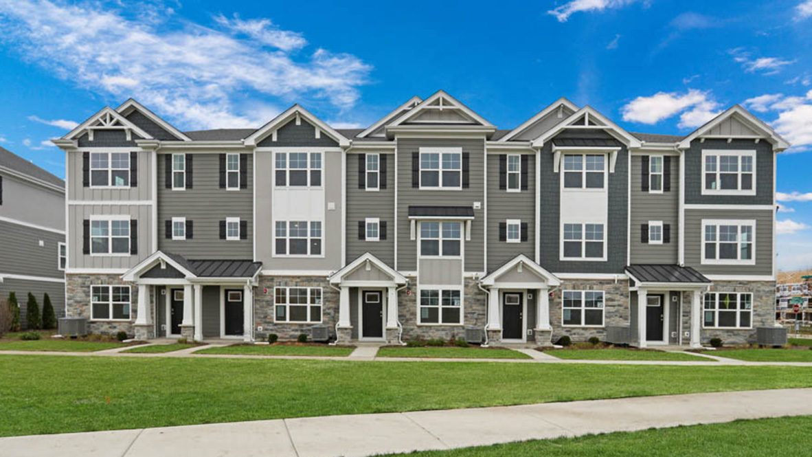 405 Lakeshore Court, St. Charles IL 60174
