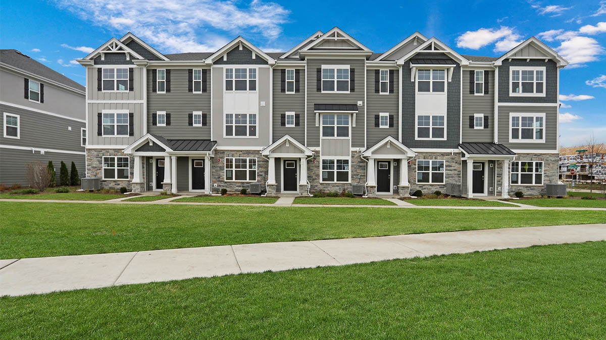 403 Lakeshore Court, St. Charles IL 60174
