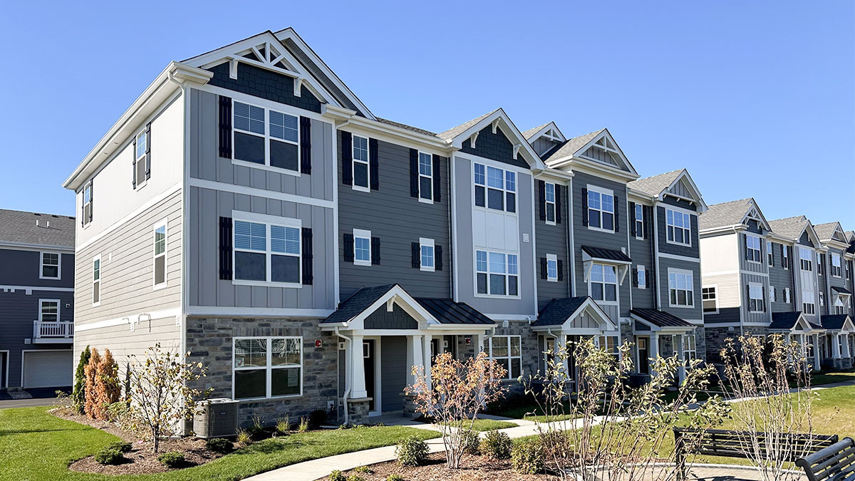 401 Lakeshore Court, St. Charles IL 60174