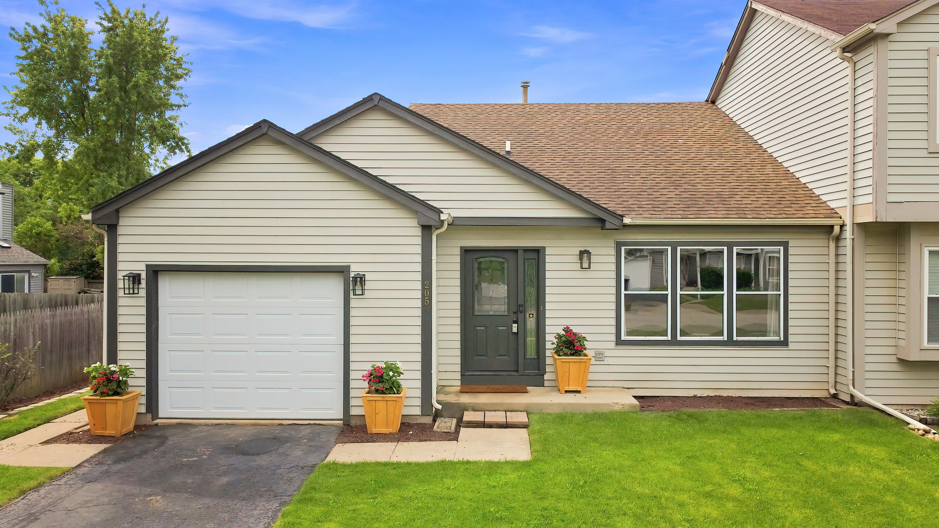 205 Chaparral Circle, Elgin IL 60120
