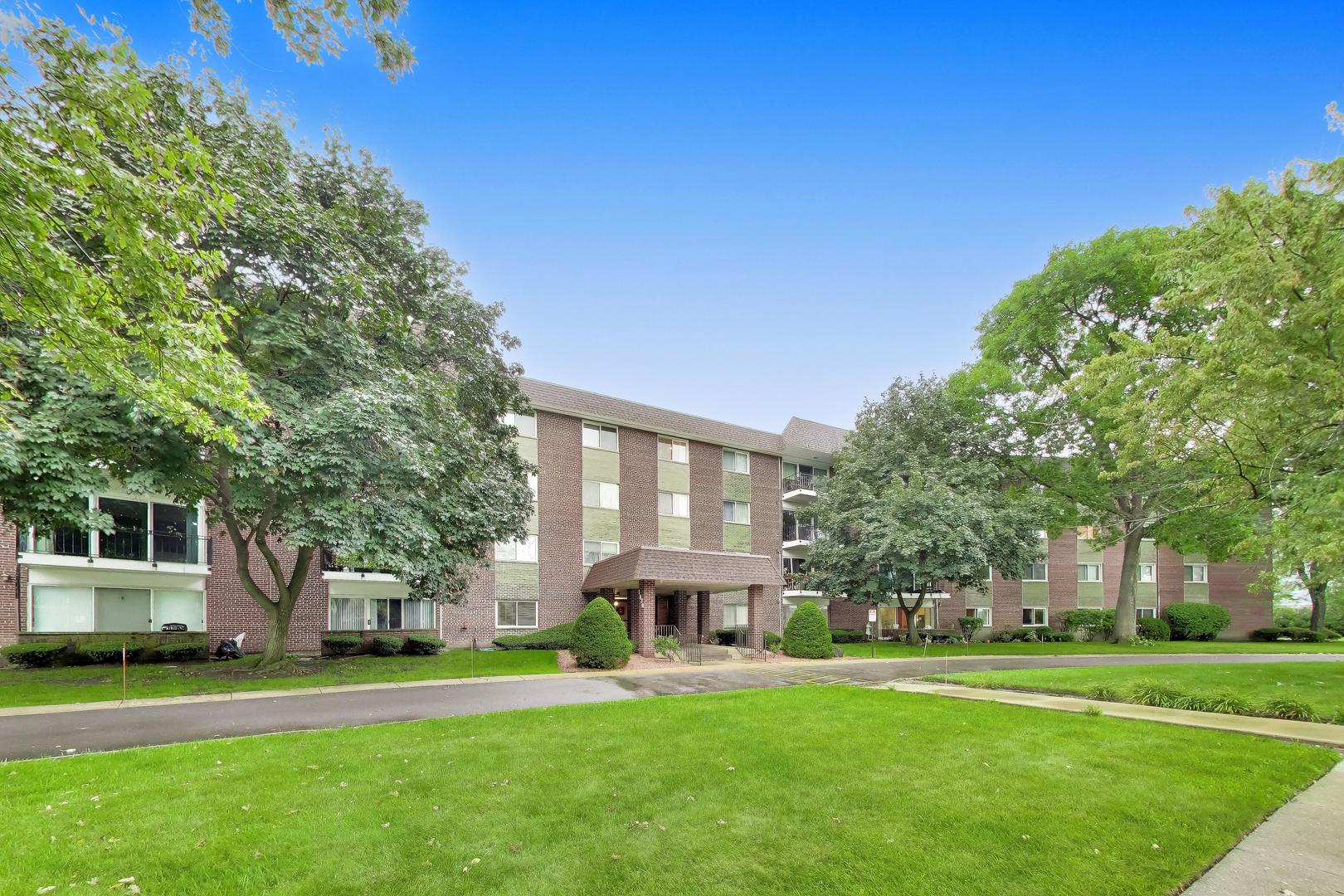 1030 S Fernandez Avenue Unit 2B, Arlington Heights IL 60005
