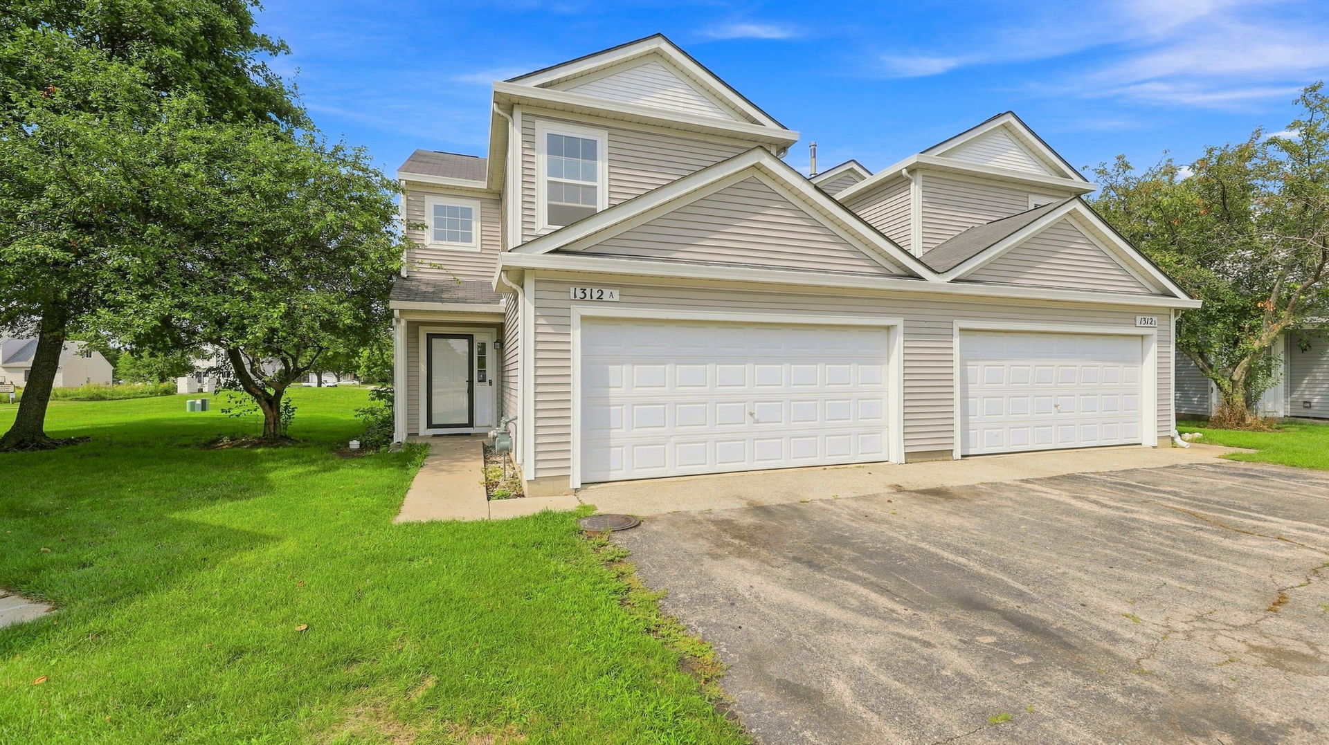 1312 Jenna Drive Unit A, South Elgin IL 60177