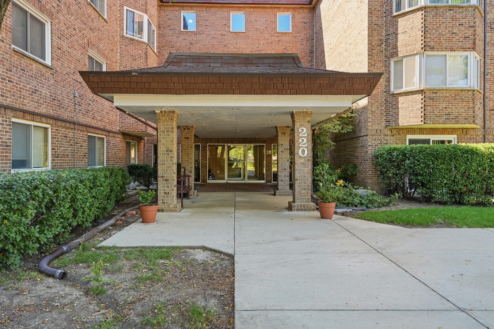 220 S Roselle Road Unit 524, Schaumburg IL 60193