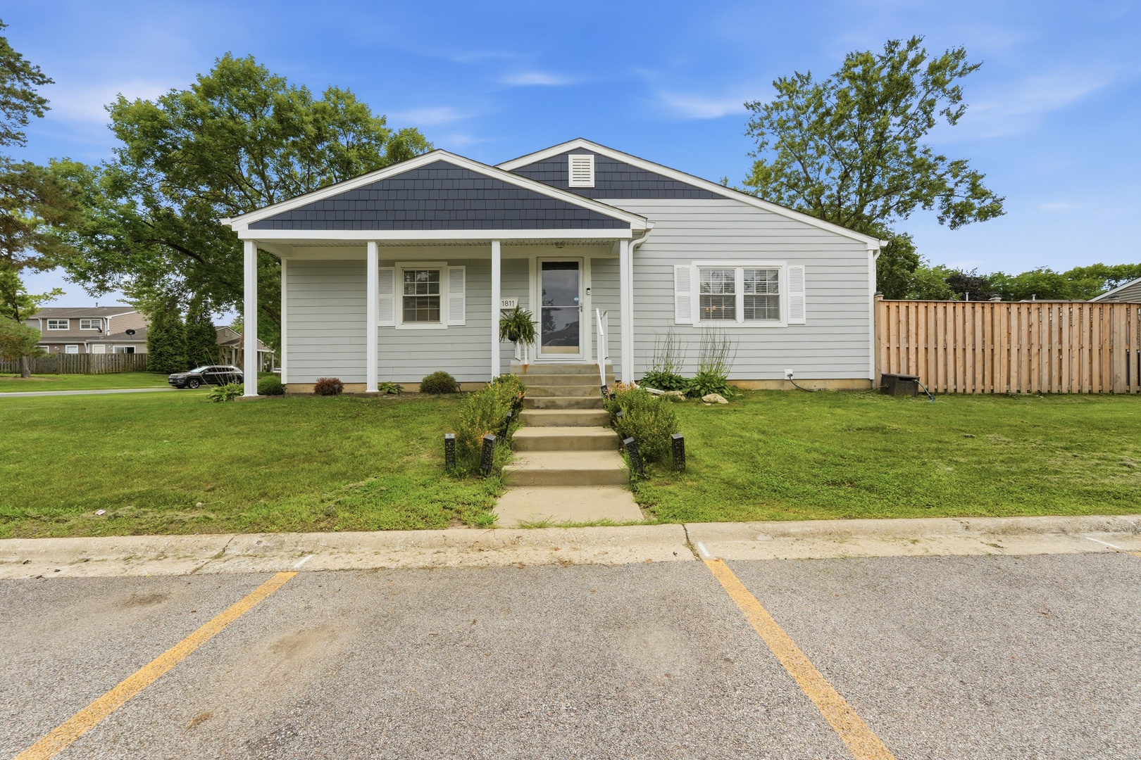 1811 Carlisle Court, Schaumburg IL 60194