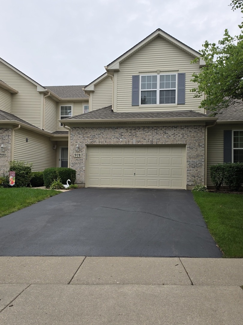 978 Oak Ridge Boulevard, Elgin IL 60120