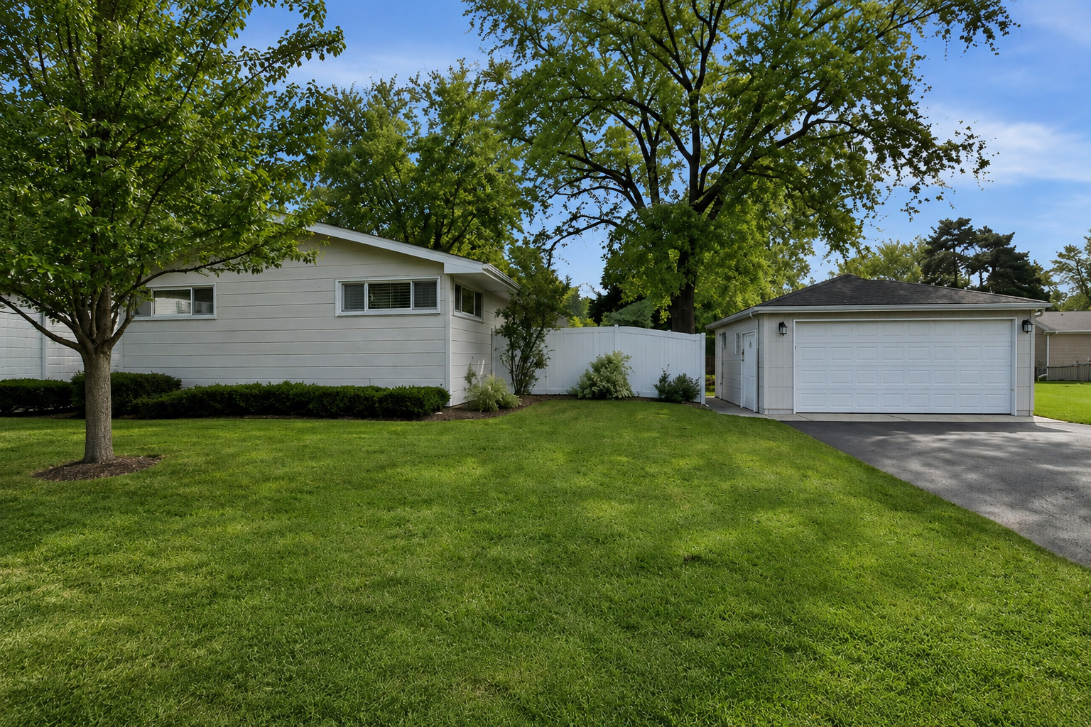 79 S Heather Drive, Crystal Lake IL 60014