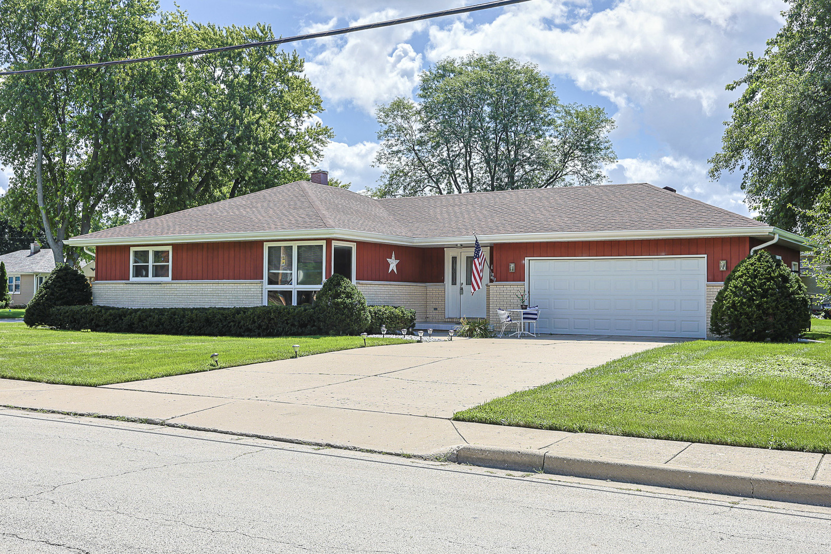 1305 VAN Street, Elgin IL 60123