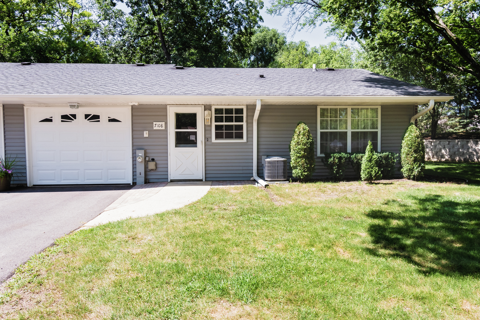 7108 Lexington Lane Unit 7108, Fox Lake IL 60020
