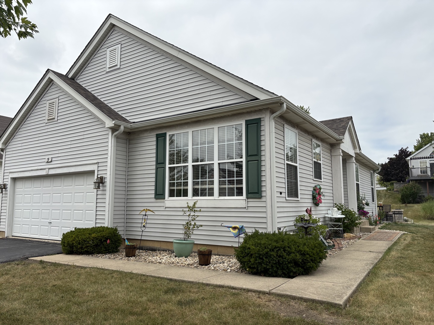 5 E HAGUE Drive, Antioch IL 60002