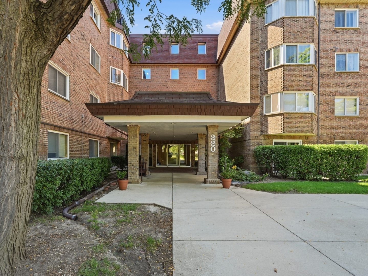 220 S Roselle Road Unit 321, Schaumburg IL 60193